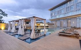 Alisa Hotel Tema